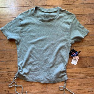 5/$25 🌸 basic tee size L